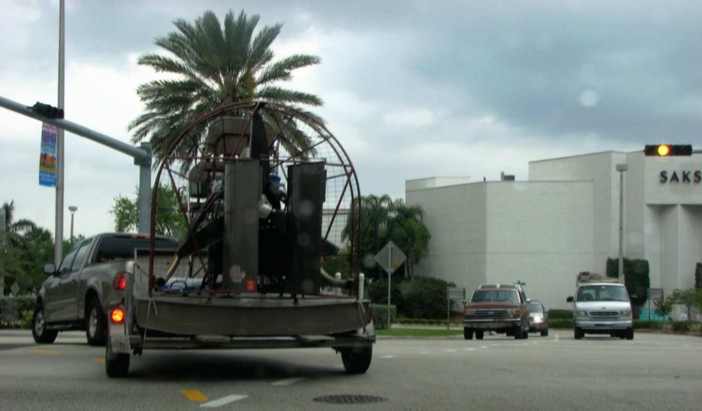 Streetshot from Miami: airboats are easy to transport. photo: Lan Nghiem-Phu