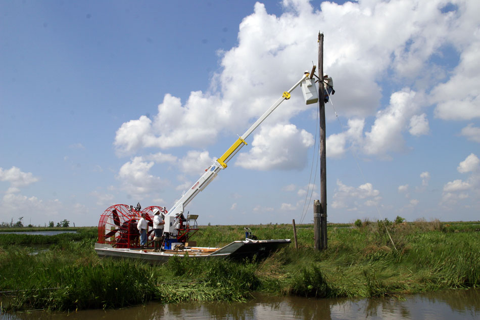Twin-engine airboat
