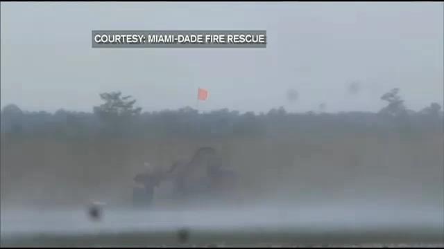 Boaters rescued after airboat sinks in Everglades
